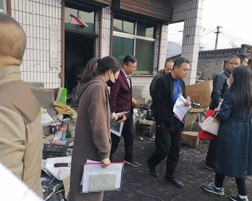 縣委、鎮(zhèn)府領(lǐng)導(dǎo)驗收工程