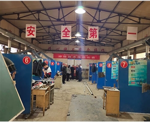 和靈石縣第一職業高中校領導在校考察