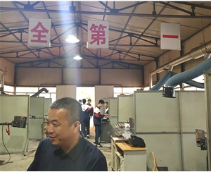 和靈石縣第一職業高中校領導在校考察